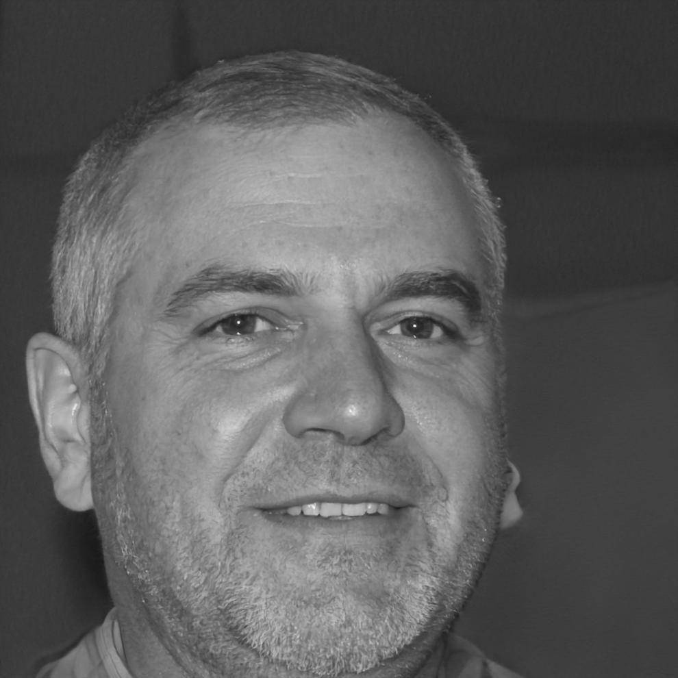 Преподаватель цветовой теории в процессе работы